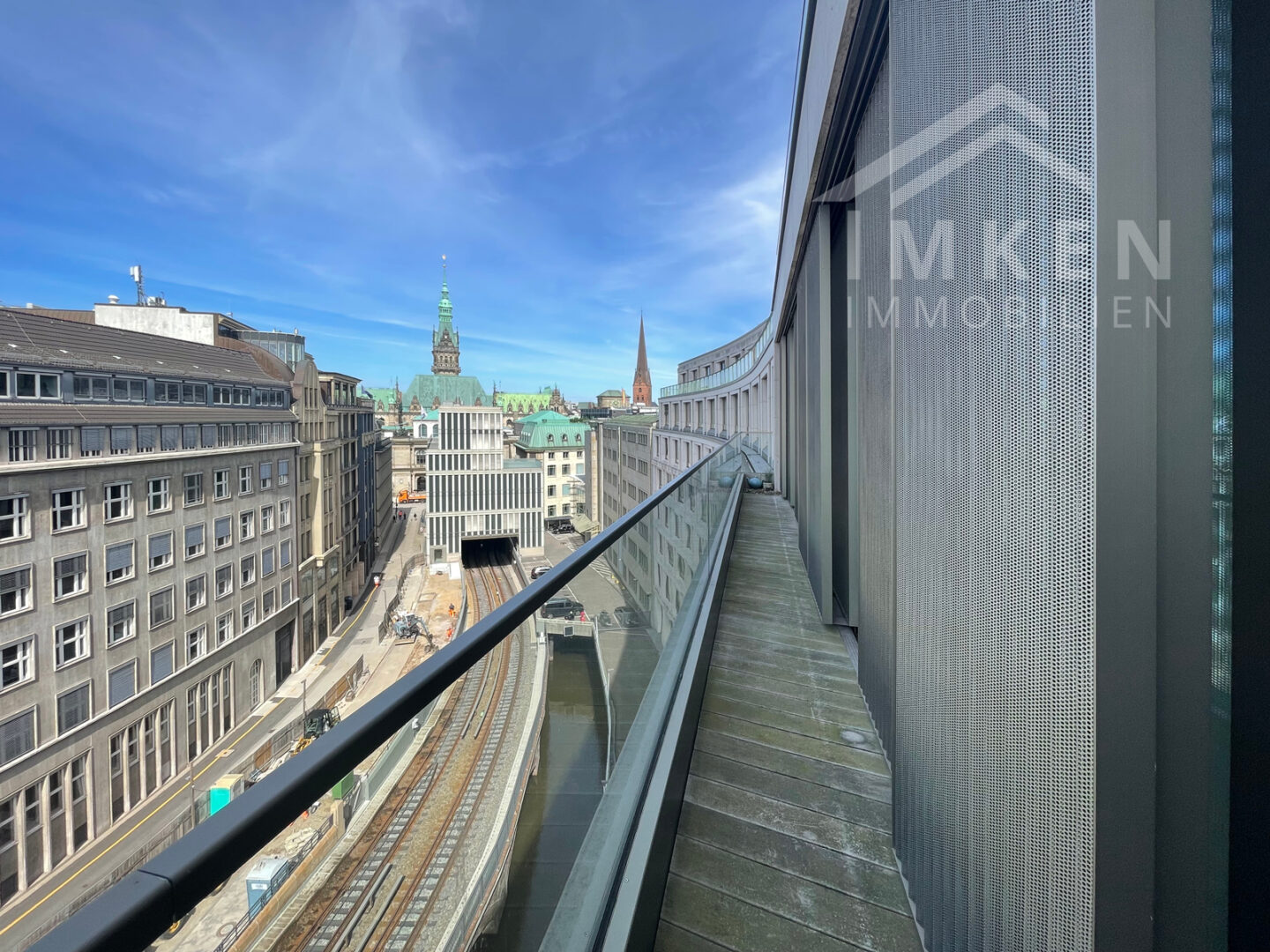 Balkon - Blick auf das Rathaus